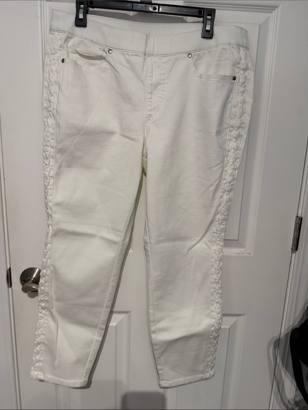 NWOT Isaac Mizrahi White Ankle Cropped Pants with Side Braid Detail